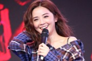 蔡卓妍：43岁姐弟恋官宣背后，从“豪门梦碎”到“选择幸福”的清醒
