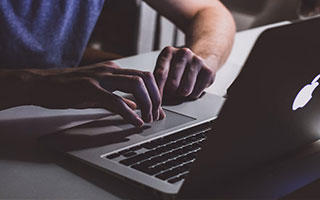 深夜床榻奇遇与睡姿背后的秘密